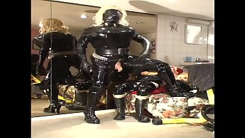 Preview 1 of Viry Fast Fuck - Roxina2005KinkyCockSlutParade070405.WMV