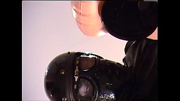Preview 1 of Porno Di Perkosa - Roxina2002RubberCladWank300302XL.WMV
