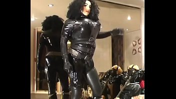 Preview 1 of Mari Cocu French - Roxina2005LadyInLatexAndturnedDownRubberBoots260205.WMV
