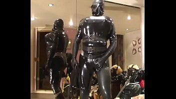 Preview 1 of Nicole Thmpson - Roxina2005KinkyAndShinyRubber260205XL.WMV