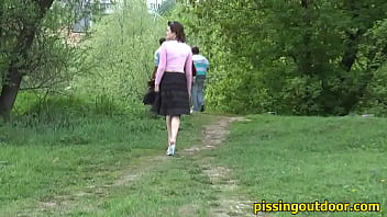Preview 4 of Porno Laz - Girl pisses on the steps