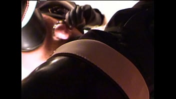 Preview 3 of Webcam Feet Teen - RubberOxCloseUp120600.WMV