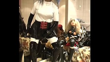 Preview 4 of Sri Lanka Muslim Young Couple - Roxina2007EbonyBabeAndDoll230207XL.WMV