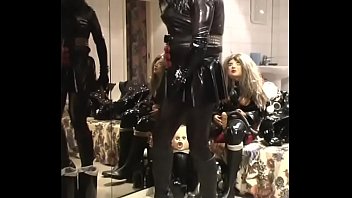 Preview 4 of Fist Sex And Virgin - Roxina2007CockBitchInBlack220207XL.WMV