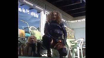 Preview 1 of Indonesian Dewi Jilboob - Roxina2004DeviantRubberGurl250904.WMV