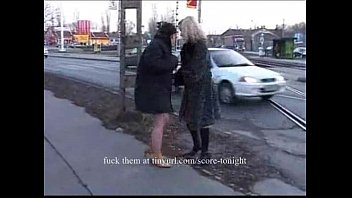Preview 3 of Tv Uncencored Porn - Deux lesbiennes se pissent dessus