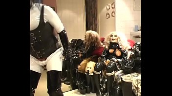 Preview 4 of Mom Dansansleping - Roxina2007CorsetGirlInThighBoots040307XL.WMV
