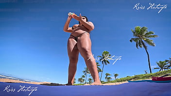 Preview 1 of Blue Film Xcx - Quem seria sua rea&ccedil_&atilde_o se me visse assim na praia bem putinha com meu micro biquini?