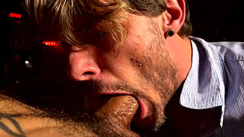 Preview 4 of Dad N Teen Daughter - Baise bareback torride entre Roxas et Nicholas au Berlin Dark [Free 10 mn]