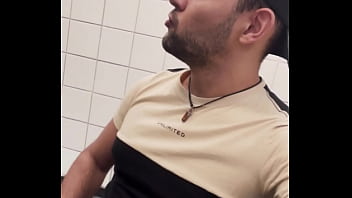 Preview 1 of Bubble Orgasm - Mamando a rola do pedreiro da obra at&eacute_ o macho jorrar leitinho