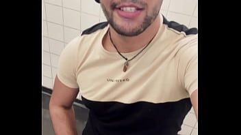 Preview 4 of Bubble Orgasm - Mamando a rola do pedreiro da obra at&eacute_ o macho jorrar leitinho