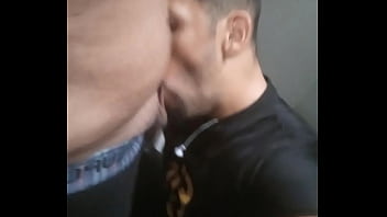 Preview 3 of Suhagraat Japanese Sex - Mamando a rola do pedreiro da obra at&eacute_ o macho jorrar leitinho