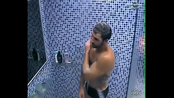 Preview 1 of Move Prahud - BBB 11! BBB Sexy!  Cristiano mostra o p&ecirc_nis durante o banho
