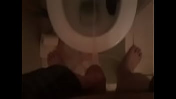 Preview 1 of Bocah Vs Ibu Tua - Taking a piss