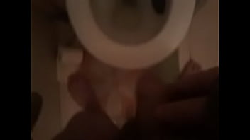 Preview 4 of Bocah Vs Ibu Tua - Taking a piss