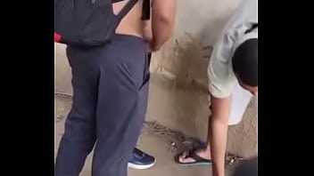Preview 1 of Femelle Agent - OFERECI O RABO DO MEU AMIGO PARA VARIOS HOMENS