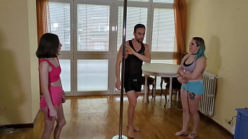 Preview 2 of Grandmother Son Fucking - Le doy una clase de Pole Dance a mis dos alumnas y acabamos FOLLANDO