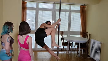 Preview 3 of Grandmother Son Fucking - Le doy una clase de Pole Dance a mis dos alumnas y acabamos FOLLANDO