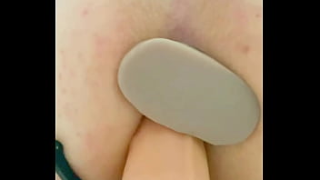 Preview 4 of Ella Livejasmin - Vai rolar! Dupla penetra&ccedil_&atilde_o no cuzinho do Pauzudo Du Karalho! Del&iacute_cia!
