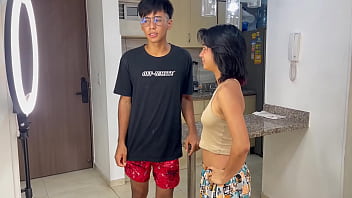 Preview 1 of 3 Minute Xxx Video - ayudo a mi peque&ntilde_a hermanastra en sus redes sociales para poder follarmela y termino corriendome en su co&ntilde_o.