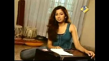 Preview 2 of Girl Pre - Shreya Ghoshal&#039_s hot collection