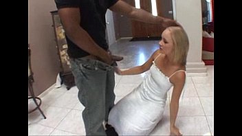Preview 1 of Isteri Kwn Kwn Rogor - Leah Wilde - Hole In The Dark (Part 2),  Scene 2