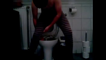 Preview 2 of Reality Montok - Piss in leggins-German Looser