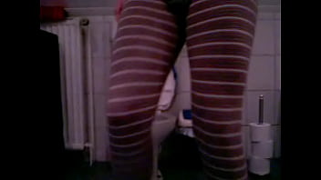 Preview 1 of Reality Montok - Piss in leggins-German Looser