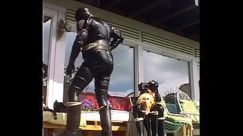 Preview 1 of Lesbian Cute Hear - RoxinaRetroRubberOxLatexAndGasmask100604XXL.WMV