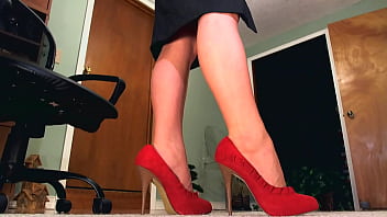 Preview 1 of Naomi Bagajal - Sexy legs and heel dangling