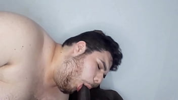 Preview 1 of Big Booty Granny Getting Fuck - Novinho Dotado Estoquista do Mercado Gozou Antes da Hora (COMPLETO) Preto de 20cm veio entregar o leite em casa,  macetou na minha bunda gorda e gozou dentro
