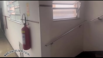 Preview 1 of Full New Sexx - Ajudei minha vizinha com a mala e me dei bem
