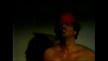 Preview 3 of Lezbiyanki Govnoedki - O Chapeuzinho Vermelho (1980)