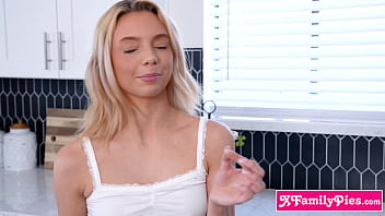 Preview 2 of 12inch Land Sex - St Patricks day had stepsister Jojo Austin bored but she might get lucky