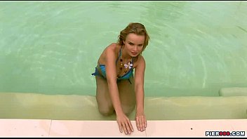 Preview 2 of Dog Six Viado Full - Renata Daninsky aka Peach Pier999 (blue bikini,  water,  wet tits,  glamour) 02f