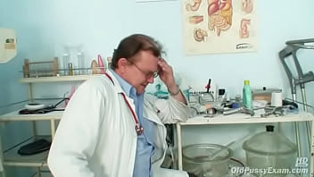 Preview 1 of Bp Amateurclip Hd - Gyno doctor speculum examines old mature pussy Sofie