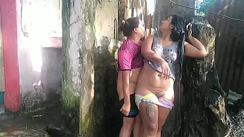 Preview 4 of With Ddog - 2 parte,  me doy un ba&ntilde_o donde la vecina y ella no pierde oportunidad para mirarme desnuda y agarrarme el culo