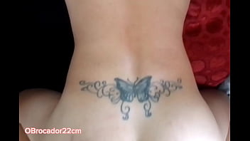 Preview 2 of Old Man Cute Girl Sex Videos - Neg&atilde_o BROCADOR fudeu o passiv&atilde_o tatuado e depois meteu o bra&ccedil_o todo no c&uacute_ do puto. Fistou s&oacute_ com cuspe.
