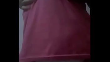 Preview 1 of Indo Milf Wot - Putinha toda rosinha igual a barbie ficando pelada exibindo a buceta peluda e a bunda perfeita