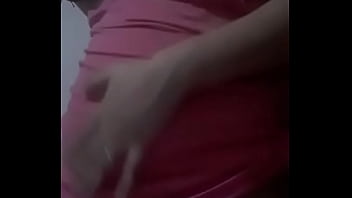 Preview 4 of Indo Milf Wot - Putinha toda rosinha igual a barbie ficando pelada exibindo a buceta peluda e a bunda perfeita