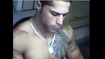 Preview 1 of Te Presto A Mi Esposa - Muscle boy on cam