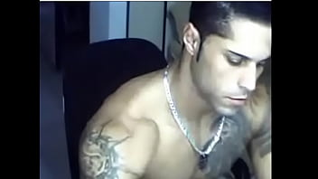 Preview 4 of Te Presto A Mi Esposa - Muscle boy on cam