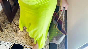 Preview 4 of Big Tigth Fuck - Botei o safado pra mamar pau grosso de travesti no carro