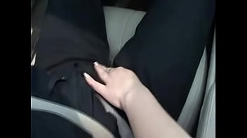 Preview 2 of Evony Simone Bang Broa - Horny chick sucks her hubby while he is driving a car