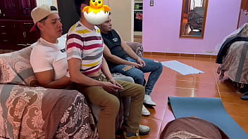 Preview 2 of Bad Masti Hd Sex - Omar Castell no est&aacute_ interesado en el videojuego,  todo lo que quiere es taladrar el culo de su primastro