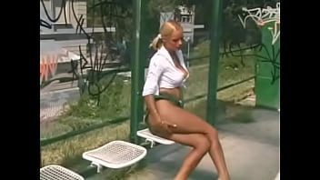 Preview 1 of Callage Bf Kannada Movi - wife pissing outdoor