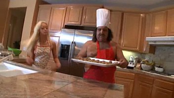 Preview 1 of Train Chaka Sex - Chef Oldboyardee Bakes Hot Teen Pie