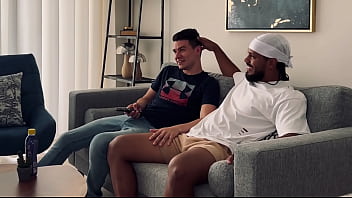 Preview 2 of Englies Xxx Video - TRAILER GOLD DIGGER TURISTA CON MACHO VERGON INTERACIAL