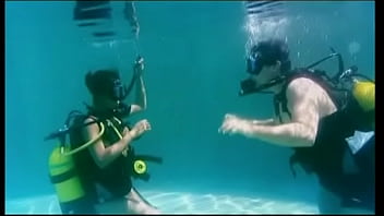 Preview 2 of Barbie Xxx Video Odia - Priva Gets Fucked under Water during a Scuba Diving Lesson before Anal
