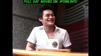 Preview 3 of Chico Gay Oliendo Lamiendo Pies - 2 hot Japanese guys having sex